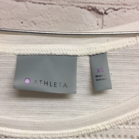 Athleta mesh top with thumb holes - Picture 2 of 4